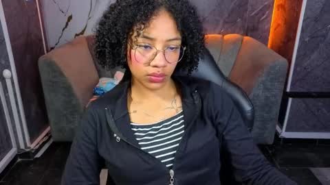 violeth_b online show from November 2025 01:23:02 PM