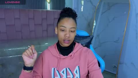 violeth_b online show from June 2026 01:11:01 PM