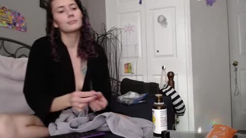 Violet Hooper online show from January 2025 05:12:02 PM