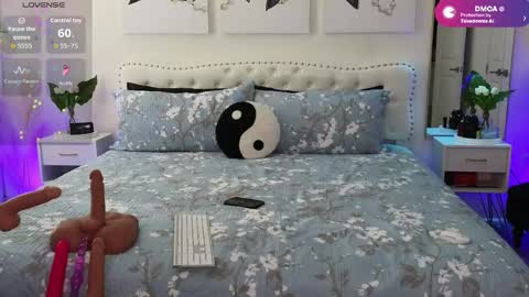 Snapshot of violetik888 chatting on May 2026 01:42:02 PM VioletBaby online show from May 2026 01:42:02 PM