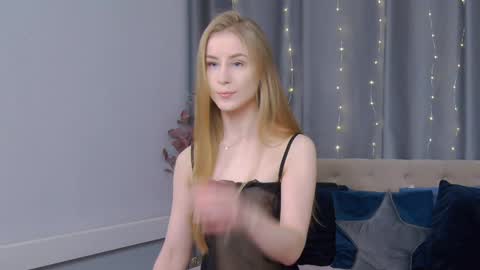 Snapshot of violetswone chatting on January 2025 05:22:02 AM VioletSwone online show from January 2025 05:22:02 AM