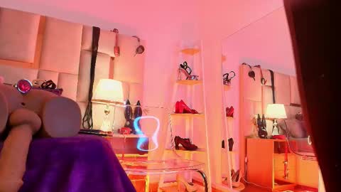 Violett  online show from November 2025 02:27:01 PM