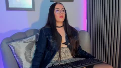  VIOLETT online show from November 2025 10:03:02 PM