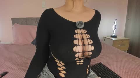 violetta independent model online show from November 2025 06:05:02 AM