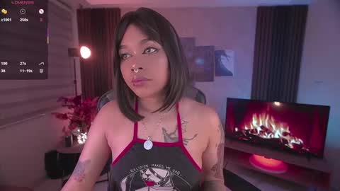 JULIE UWU online show from November 2025 06:52:02 PM