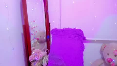 Snapshot of violette_laurent chatting on April 2026 02:04:02 AM violette_laurent online show from April 2026 02:04:02 AM