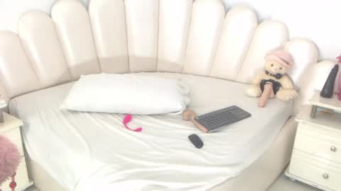 violetxia_ online show from May 2026 06:09:01 AM