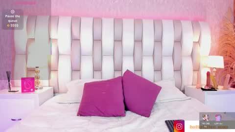 VIOLLET online show from February 2026 08:03:02 PM