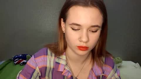 Mia online show from October 2025 11:02:01 AM