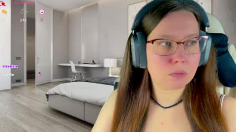 Victoria Romans online show from April 2026 10:37:02 PM