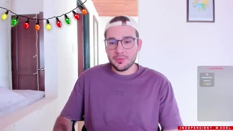 Vito Ferrer online show from December 2025 07:09:01 PM