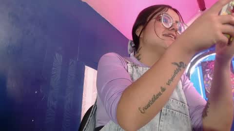 Snapshot of vitoria23_ chatting on June 2026 02:33:02 PM victoria 3 online show from June 2026 02:33:02 PM