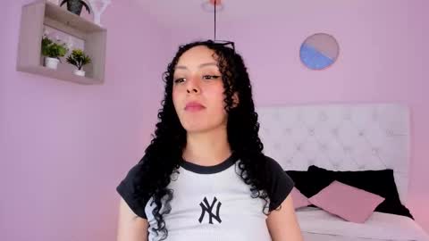 Vivi online show from November 2025 04:12:01 AM