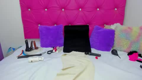 Snapshot of vivianeparis chatting on May 2026 02:22:02 PM VivianParis online show from May 2026 02:22:02 PM