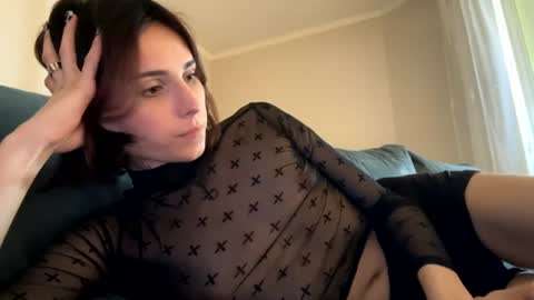 Snapshot of vivianglow chatting on July 2026 01:24:01 PM vivianglow online show from July 2026 01:24:01 PM