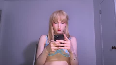 Snapshot of vivianlayxxx chatting on June 2026 12:46:02 AM vivian layy online show from June 2026 12:46:02 AM
