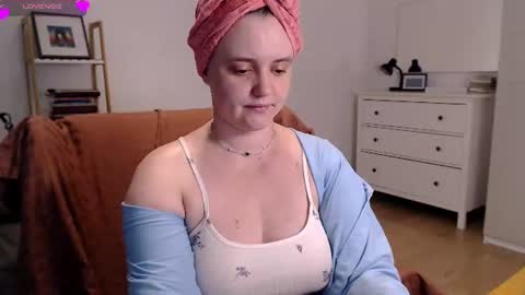 Snapshot of vivianmarble chatting on June 2026 11:10:01 AM Lela online show from June 2026 11:10:01 AM
