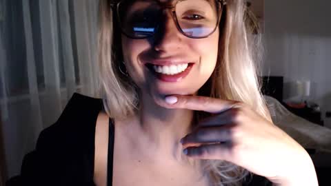 VI       online show from December 2024 04:39:01 PM