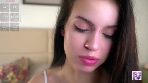 Snapshot of vivid_girls chatting on December 2025 07:25:01 AM Nelly and Mari online show from December 2025 07:25:01 AM