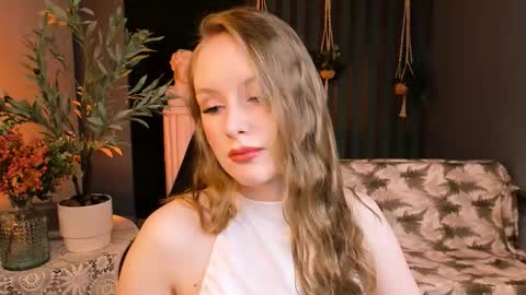 Vivien online show from November 2025 09:11:01 AM