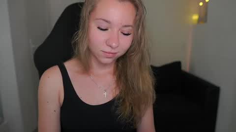 Snapshot of vivienvance18 chatting on June 2026 01:13:01 PM VivienVance online show from June 2026 01:13:01 PM
