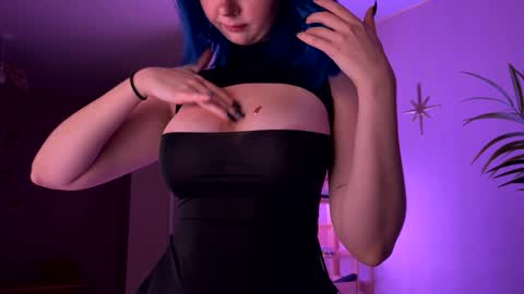 Polly  Online mostly at 9pm-2am UK Time online show from December 2025 05:20:01 PM