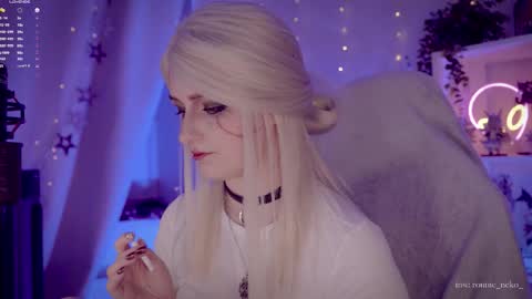 vronnier online show from September 2025 07:13:01 PM