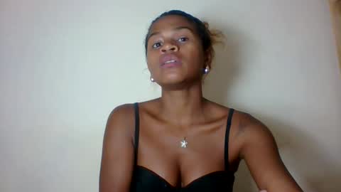 vynarahot online show from May 2026 06:13:01 PM