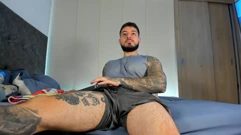 vyxen_ online show from April 2026 08:23:01 PM