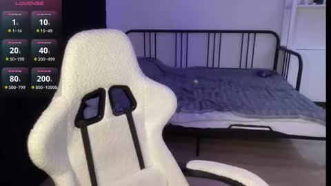 Alice  Before pvt write to me in PM  online show from November 2025 09:16:01 PM