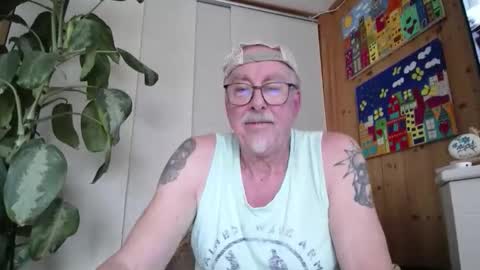 Snapshot of waffel1 chatting on October 2025 10:25:01 AM waffel1 online show from October 2025 10:25:01 AM