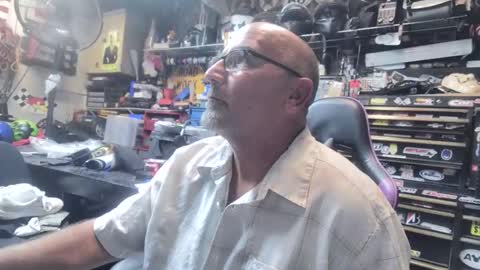 wakesblowinclouds online show from October 2025 08:38:01 AM