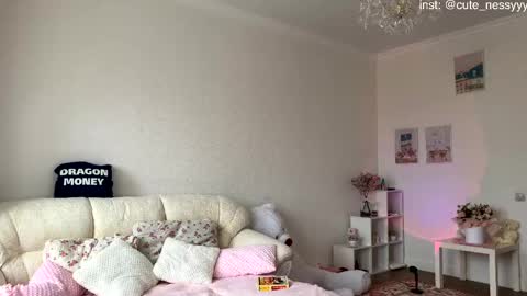 Mia online show from April 2026 11:24:02 AM