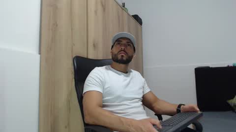 Snapshot of walter_brownn01 chatting on October 2025 02:51:02 PM WALTER BROWN online show from October 2025 02:51:02 PM