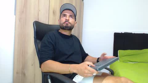 WALTER BROWN  online show from November 2025 07:38:01 PM