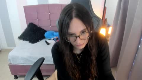 Snapshot of wanda_sg chatting on September 2025 06:33:02 PM Alexandra online show from September 2025 06:33:02 PM