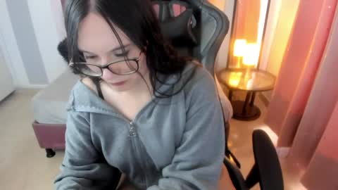 Snapshot of wanda_sg chatting on April 2026 06:13:02 PM Alexandra online show from April 2026 06:13:02 PM