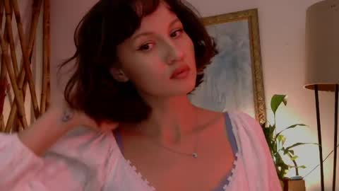 Snapshot of wanderwhitch chatting on April 2026 01:19:02 AM Miya online show from April 2026 01:19:02 AM