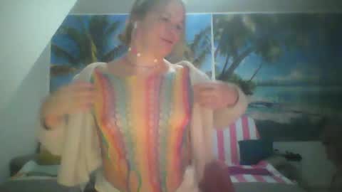 Snapshot of wannafeelitall chatting on December 2024 08:58:01 PM Emilia inst online show from December 2024 08:58:01 PM