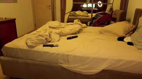 Mina online show from December 2024 08:00:01 PM