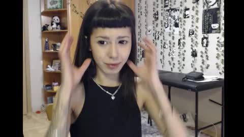 Mina online show from November 2025 07:37:01 PM