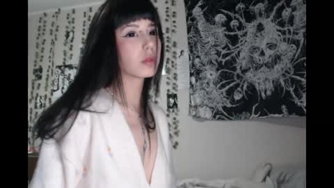 Snapshot of wavy_nights chatting on May 2026 08:28:01 PM Mina online show from May 2026 08:28:01 PM