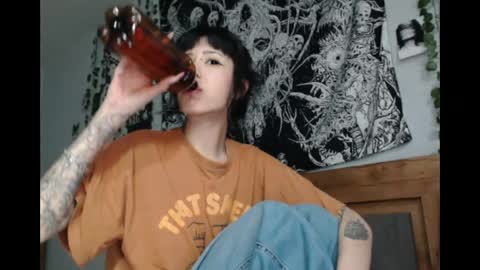 Snapshot of wavy_nights chatting on June 2026 06:42:01 PM Mina online show from June 2026 06:42:01 PM