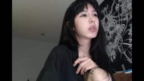 Snapshot of wavy_nights chatting on June 2026 07:11:01 PM Mina online show from June 2026 07:11:01 PM