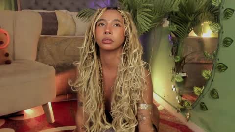 Snapshot of wayuu_goddess chatting on December 2024 08:26:02 PM Wayuu Goddess 3 online show from December 2024 08:26:02 PM
