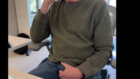 Luvs To Play. online show from January 2025 02:32:02 PM