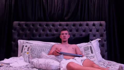 Jhonny Dick  his neighbors. online show from March 2026 01:55:01 AM