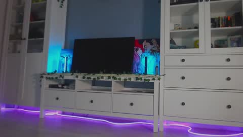 Snapshot of weed_princesss chatting on December 2024 01:28:01 PM moon online show from December 2024 01:28:01 PM