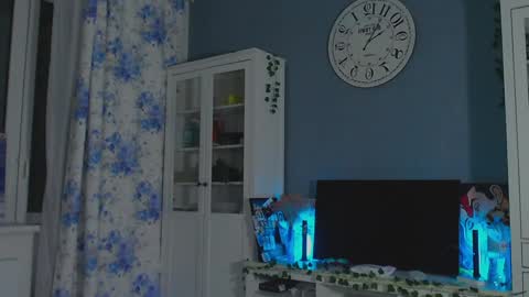 Snapshot of weed_princesss chatting on December 2024 04:51:01 PM moon online show from December 2024 04:51:01 PM