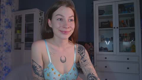 Snapshot of weed_princesss chatting on February 2025 12:47:02 PM moon online show from February 2025 12:47:02 PM